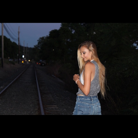 Meet your Posher, Amanda - Picture 2 of 3